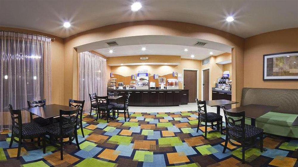Holiday Inn Express Arlington Interstate 20 Parks Mall By Ihg Exteriör bild